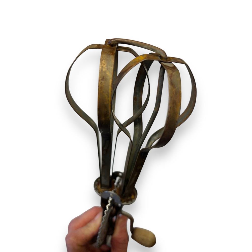 Antique Beater Rustic Chippy Yellow Handle Hand Mixer Kitchen Utensil Vintage - Picture 5 of 8